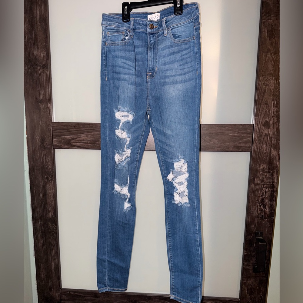 NWOT Cello High Rise Blue Distressed Jeans